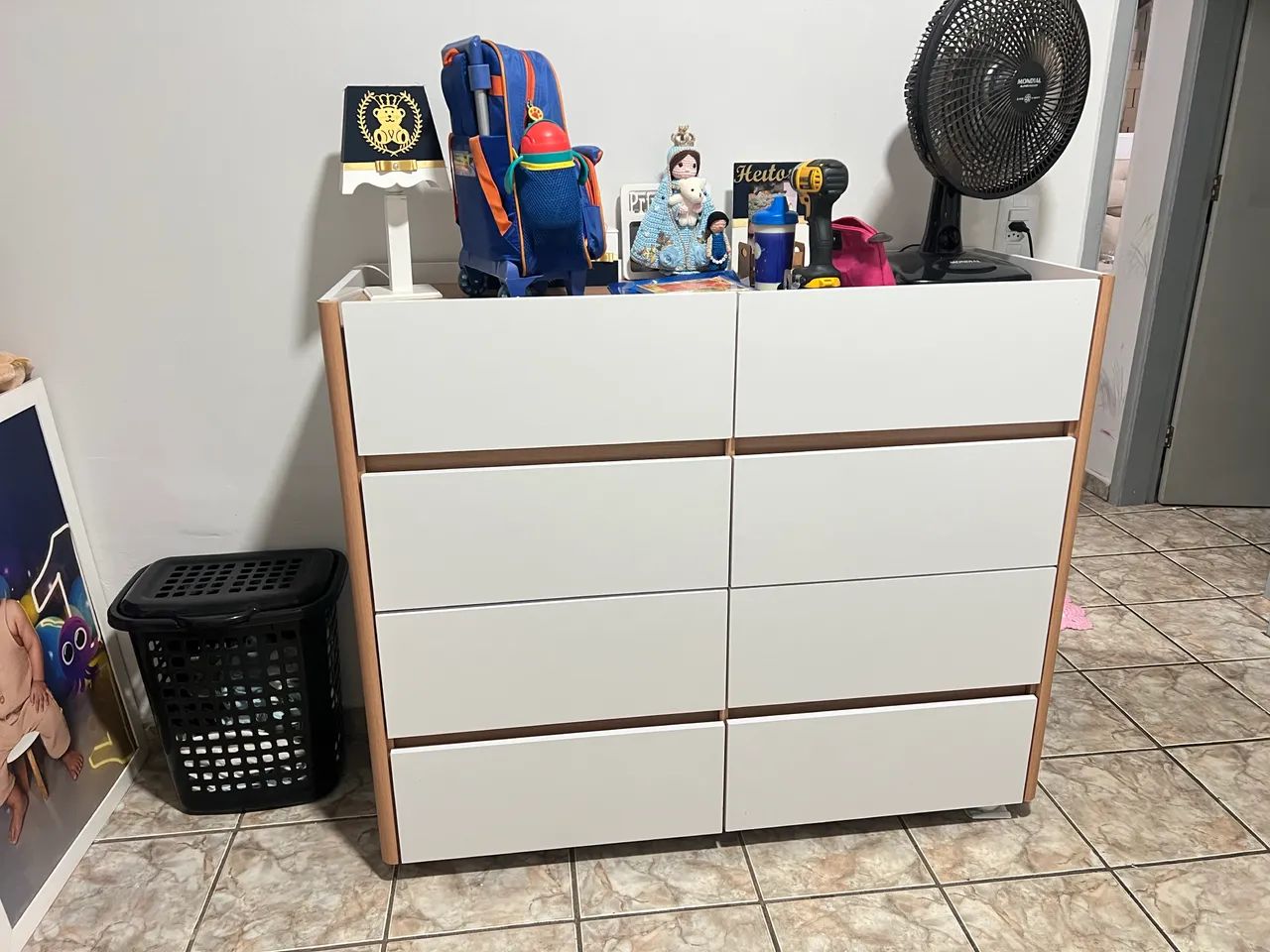 Vende-se cômoda 8 gavetas 