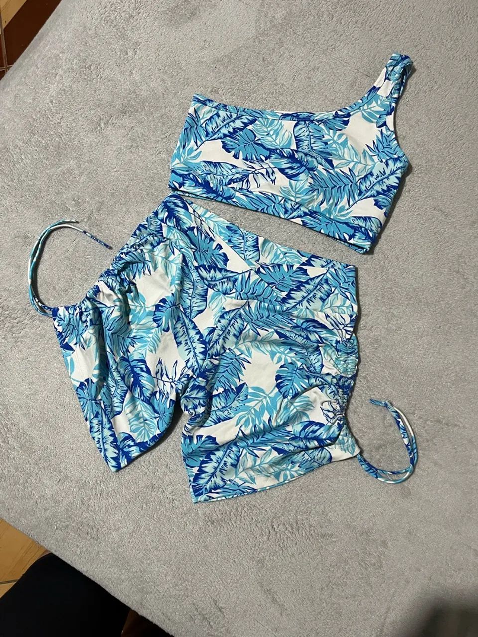 Lote de roupas e sapatos - Foto 3
