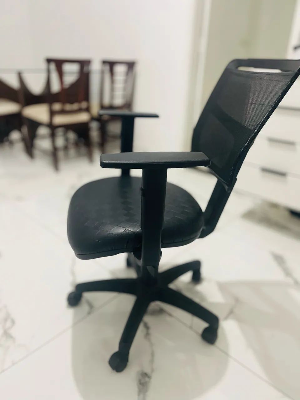 Cadeira de Escritório Ergonômica Mesh Preta - Regulável