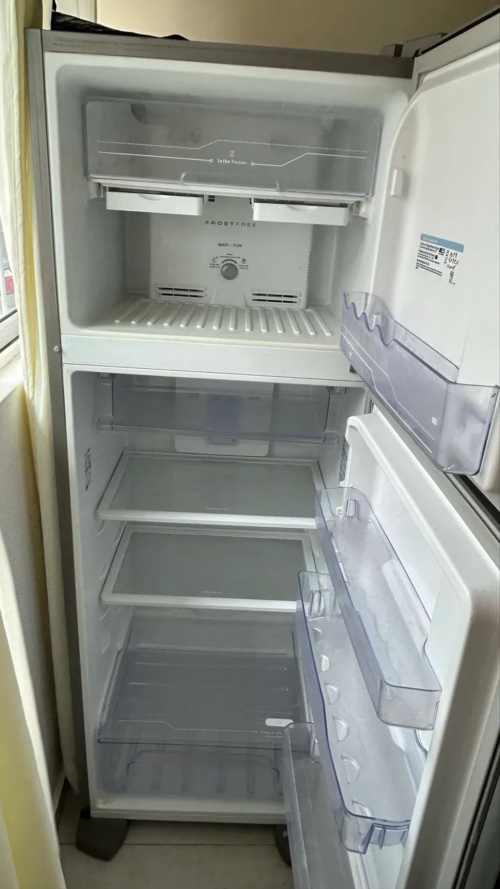 Geladeira Eletrolux 310 litros