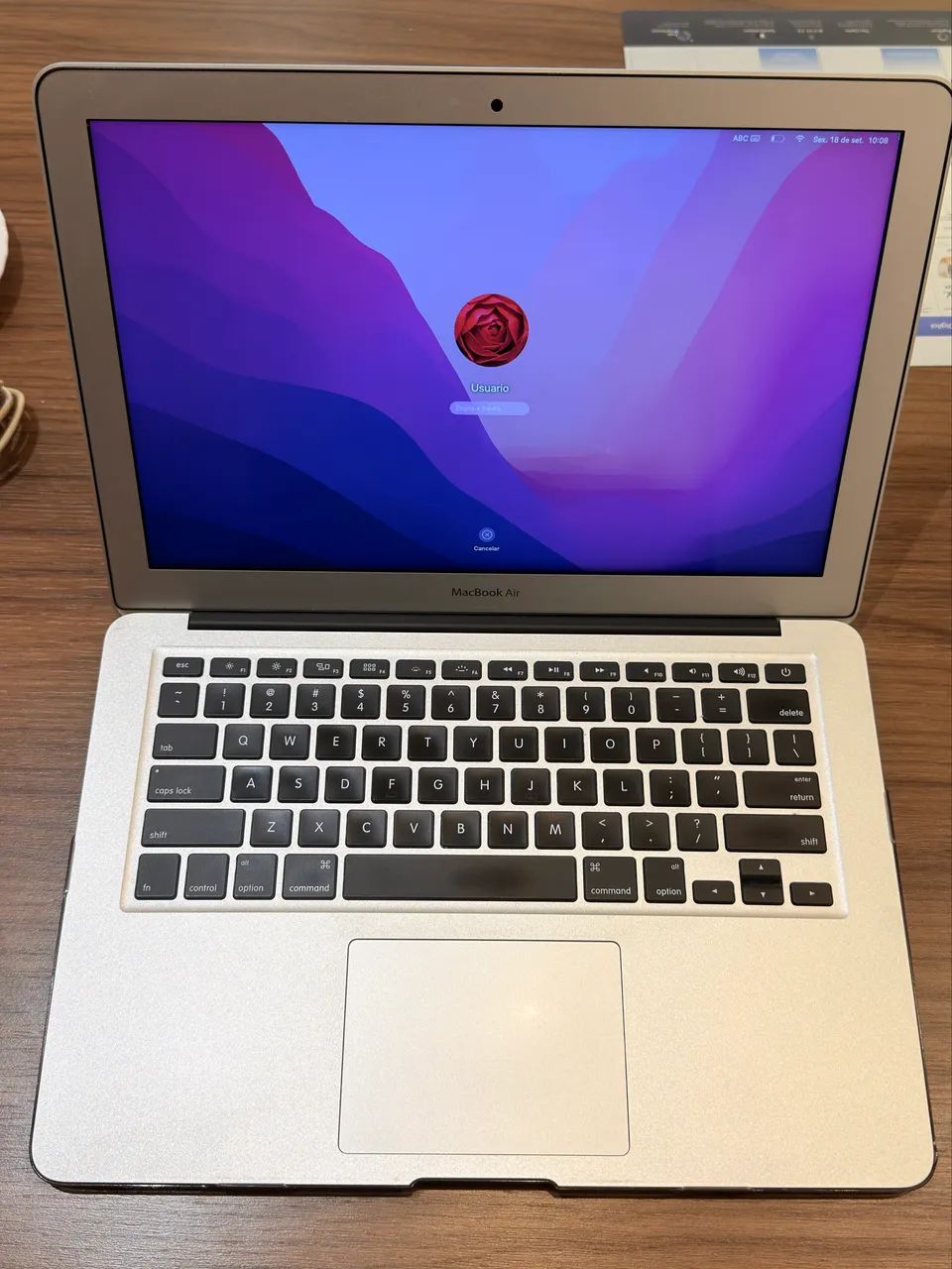 MACBOOK 
