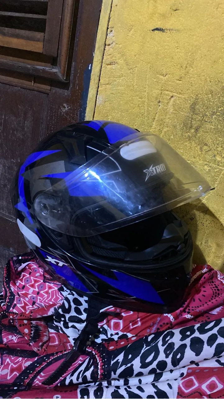 Troco ou vendo Capacete Xtroy