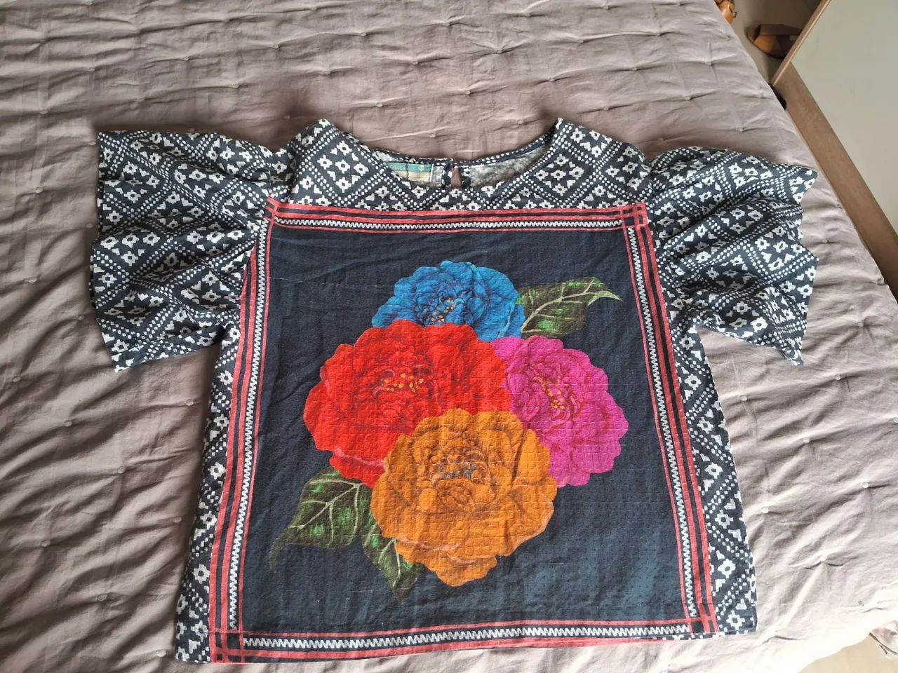Blusa fábula 4 flores - Foto 3