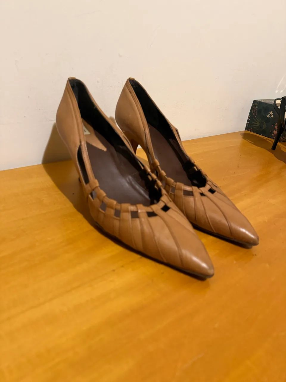 Scarpin Schultz em couro bege 39 - Foto 2