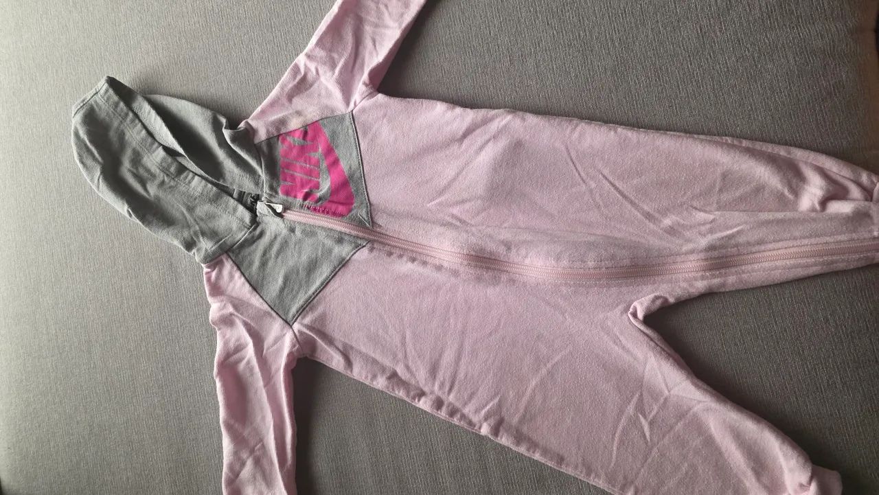Macacão Nike com capuz 12 meses