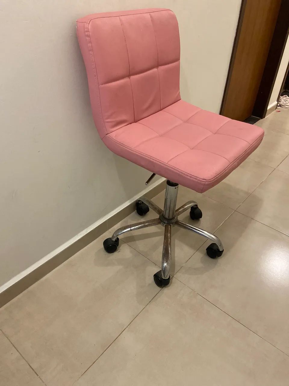 Cadeira Rosa Usada