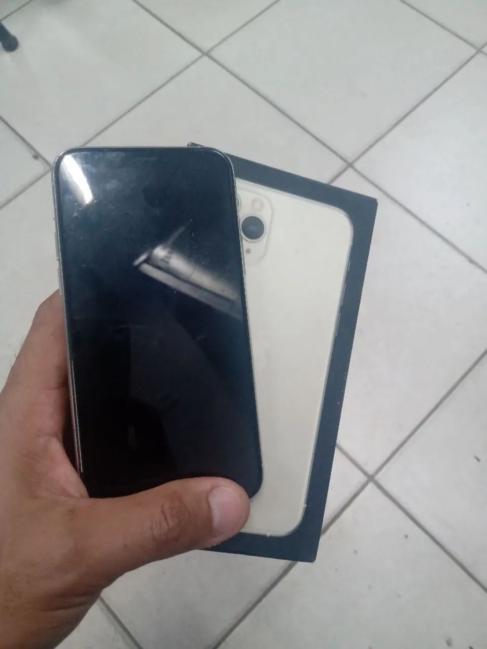 iPhone 11 pro + caixa _cartoes