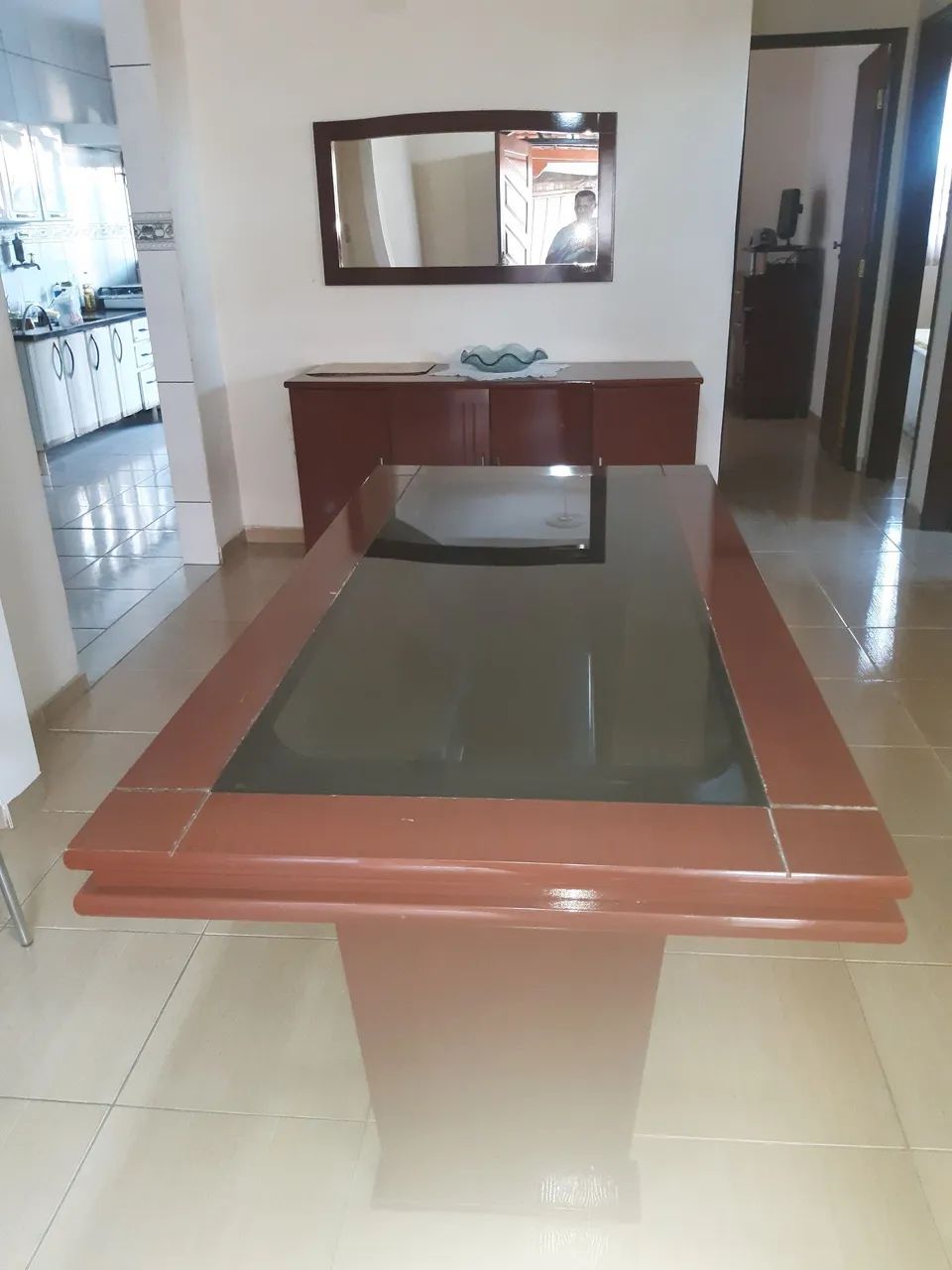 Mesa com Bufe e espelho 