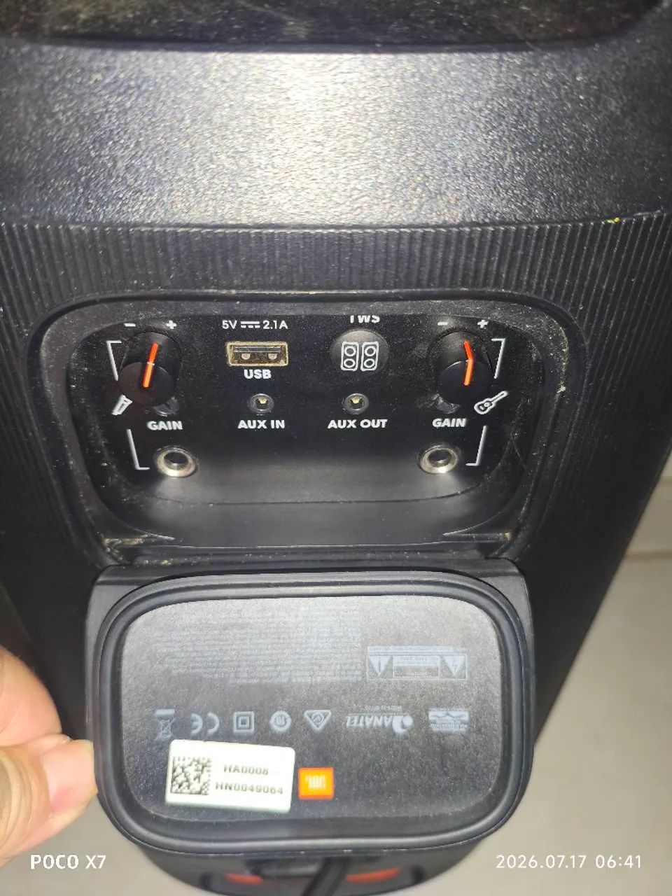 Caixa som JBL 110