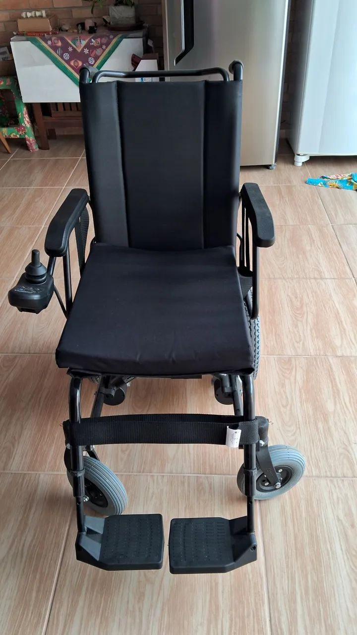Cadeira de rodas motorizada  - Foto 5
