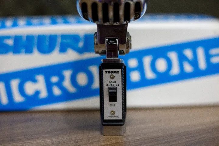 Microfone Clássico Shure 55sh Series Il Dinâmico Cardioide Cromado - Foto 4