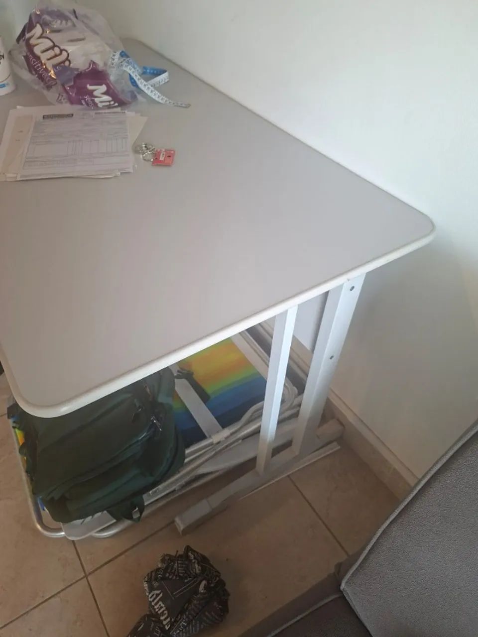 Mesa de escritório com gavetas - Foto 3