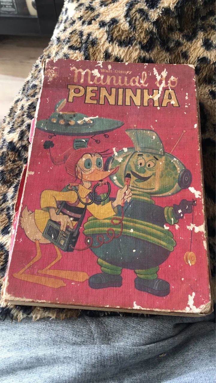 Livro da Disney Manual do Peninha 1973 bom estado 