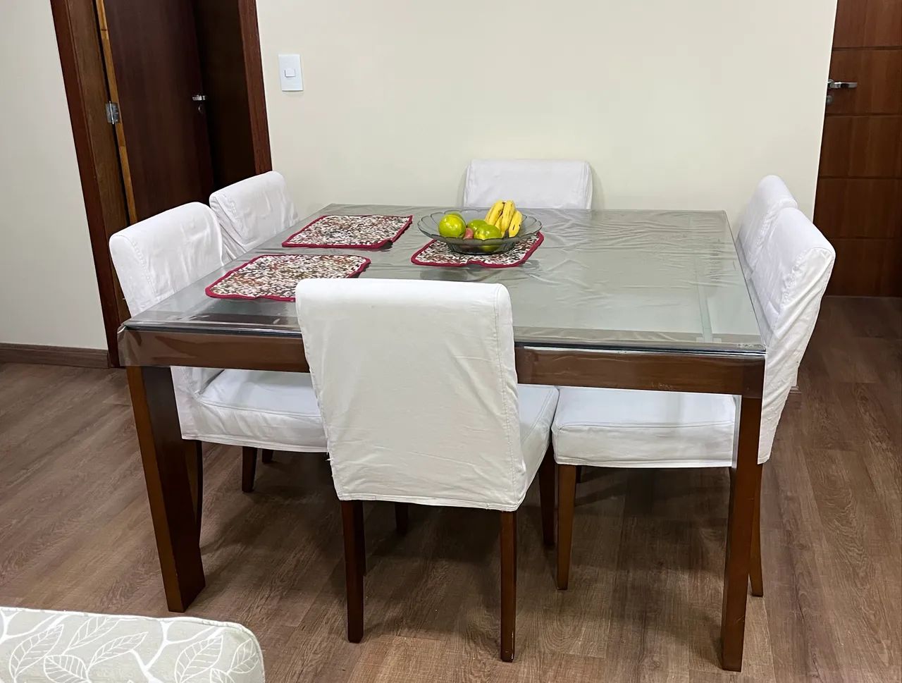 Mesa grande e cadeiras madeira maciça 