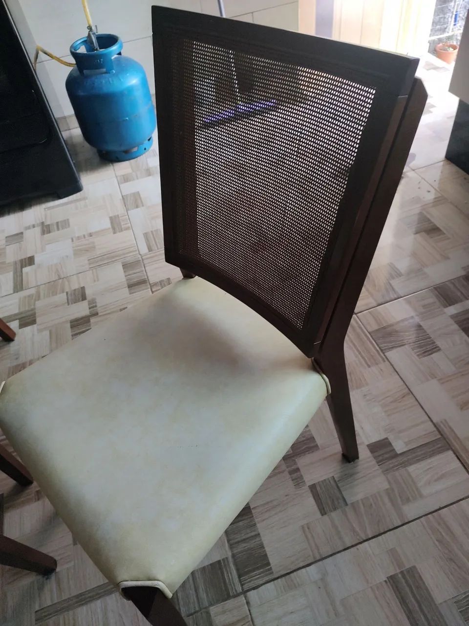 Mesa com 6 cadeiras  - Foto 3