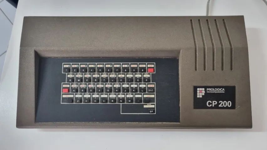 Microcomputador Prologica cp200 funcionando