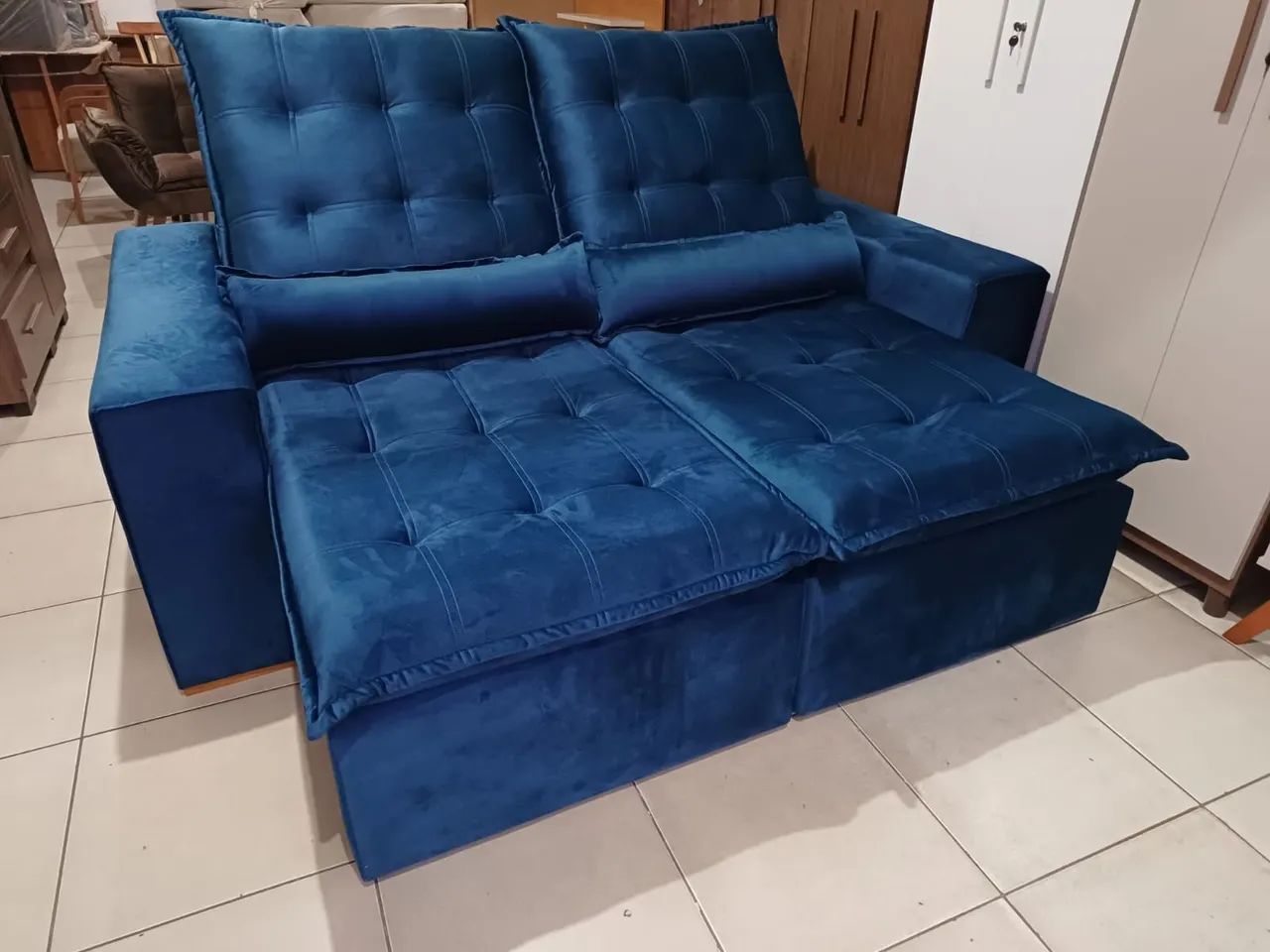 Sofá Retratil Novo Cor Exclusiva Azul tem 2.10 de largura. - Foto 2
