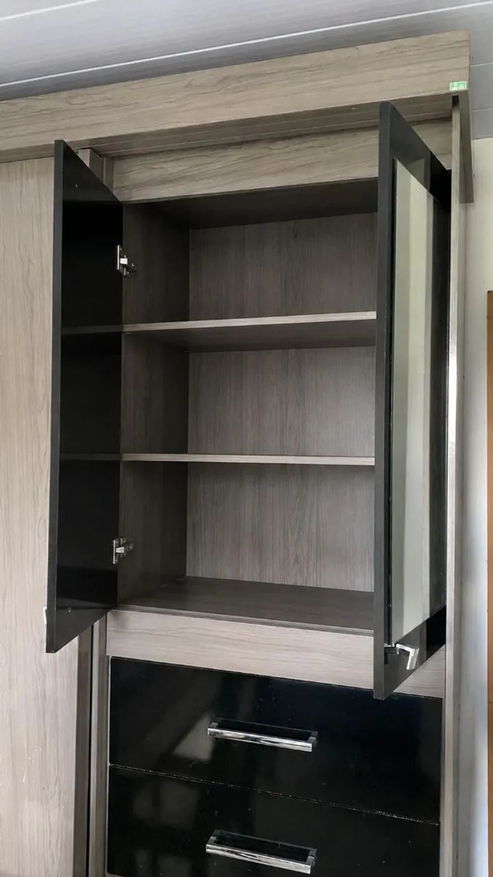 Guarda-roupa com espelho 4 gavetas e 1 porta de correr - Foto 3