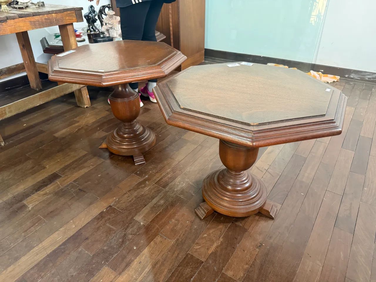 Mesa de centro sextavada em madeira 