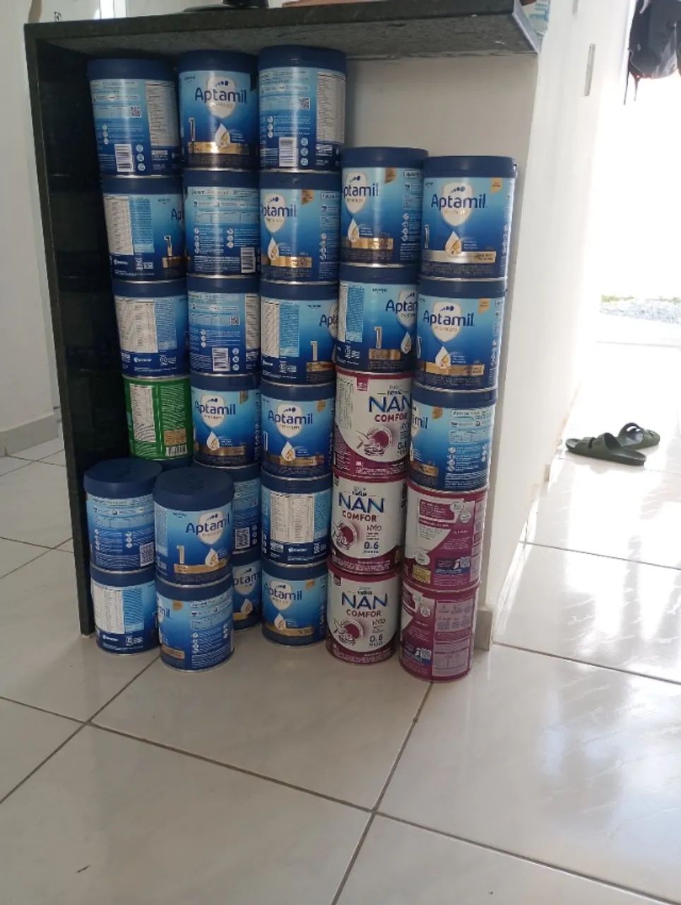 Latas de leite vazias 
