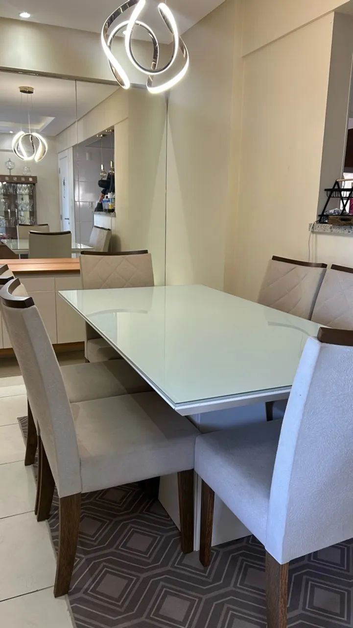 Vendo mesa com 6 cadeiras