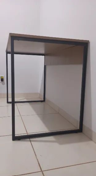 Mesa escrivaninha simples, tipo industrial  - Foto 2