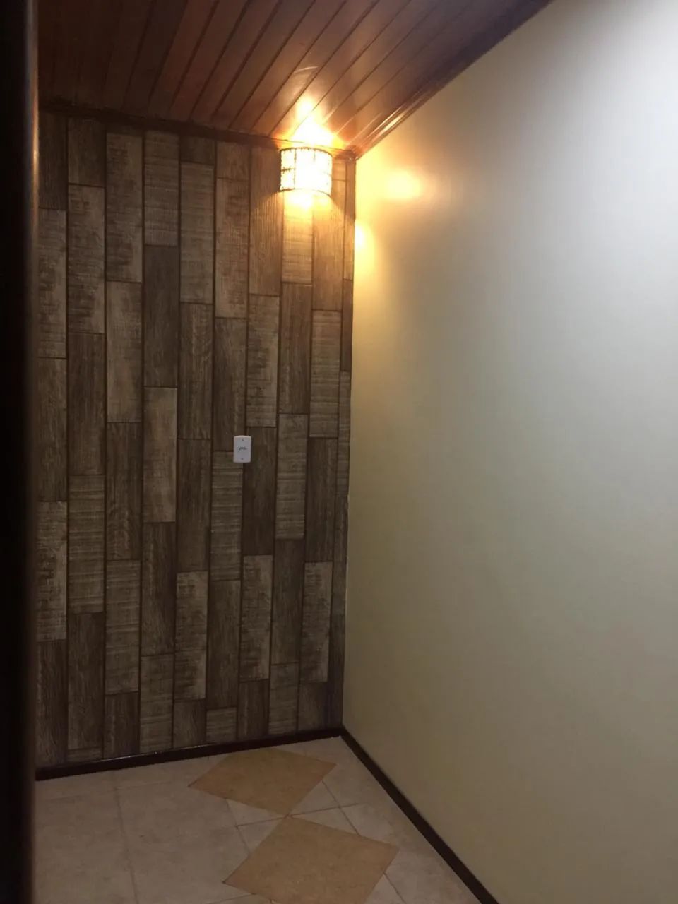 Alugo casa 3 quartos com 2 suítes ajardinada - Foto 3