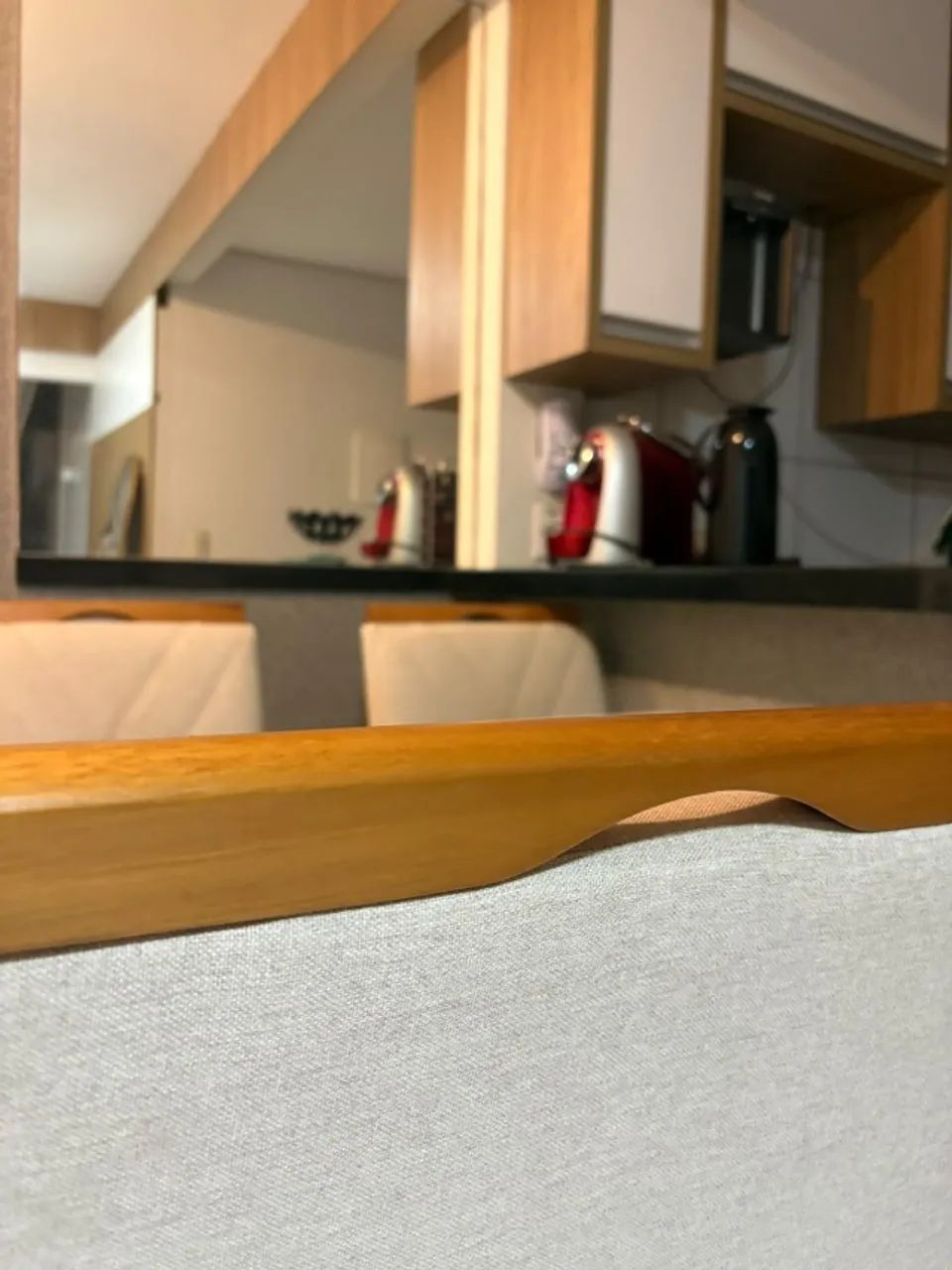 Mesa de jantar com tampo de vidro e 4 cadeiras. - Foto 2