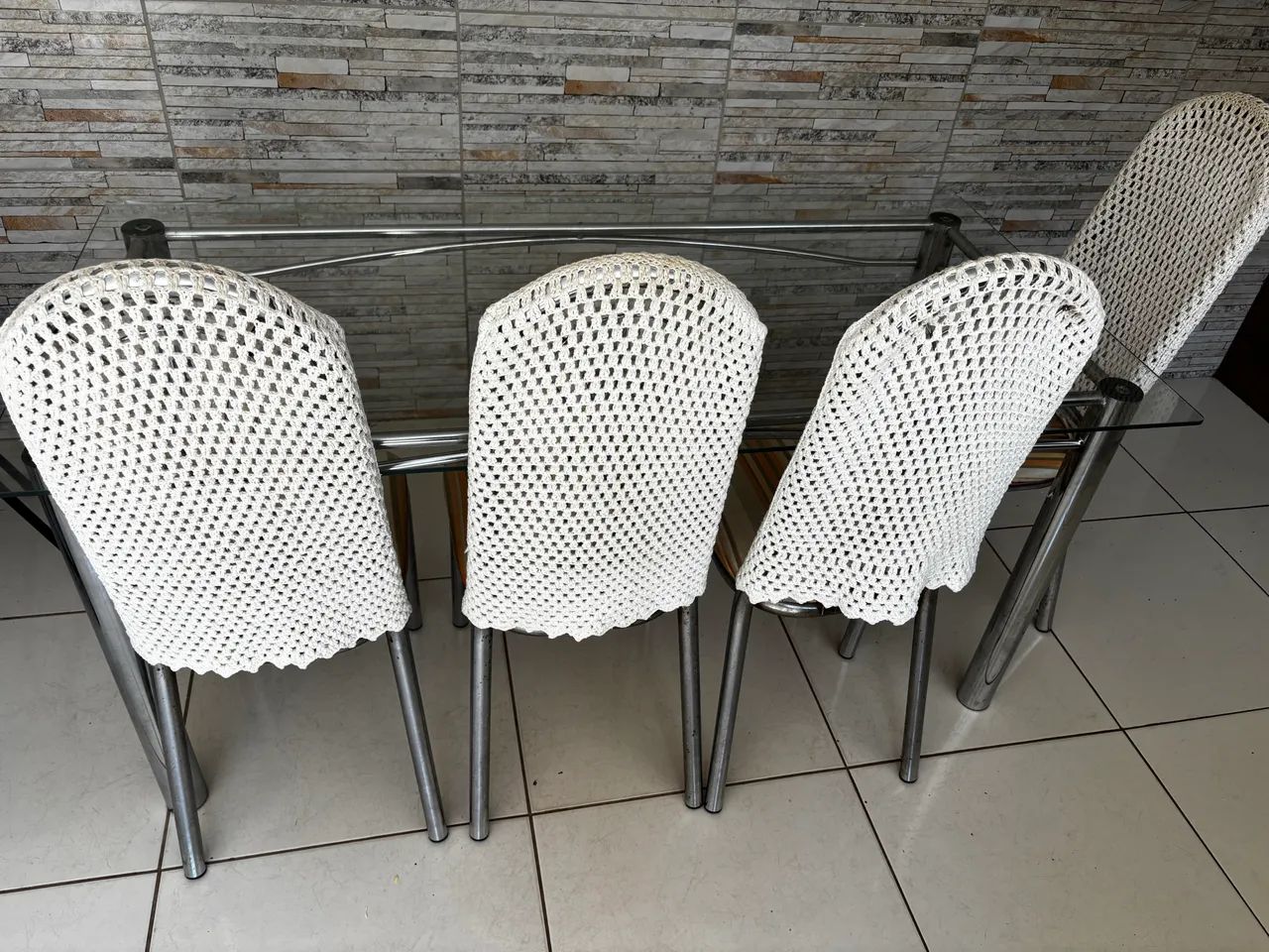 Mesa de vidro com 4 cadeiras - Foto 2