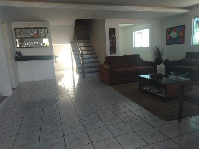 Excelente Oportunidade! Belíssima e ampla casa semi mobiliada, ótima localização! - Foto 10