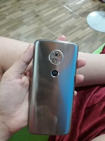 Vendo moto G6 play com pequeno trinco - Foto 2