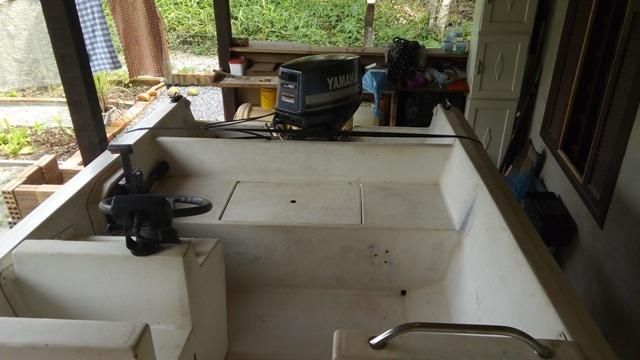 Lancha arvoredo 14 pés vendo troco por van furgão - Foto 5