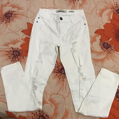 Calça jeans branca tamanho 36 - Foto 2