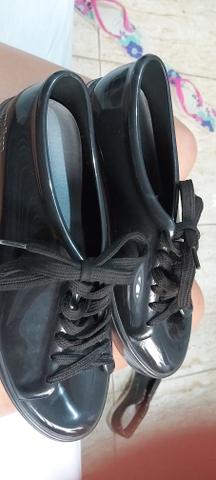Vendo tenis melissa preto urgente - Foto 3