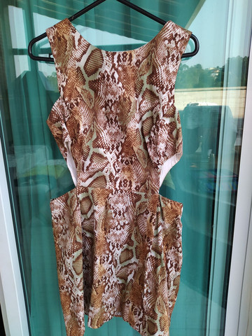 Vestido curto Tam. G Animal Print com laterais abertas, usado 2x