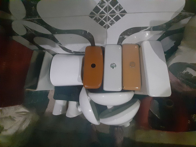 Vários modelos, marcas e cores de caixas acopladas vendida separadamente do vaso