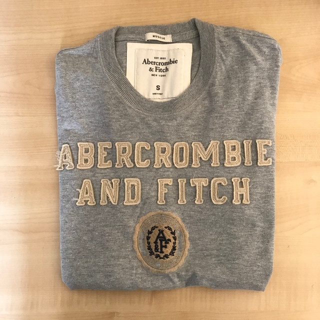 Camiseta Abercrombie & Fitch tamanho P