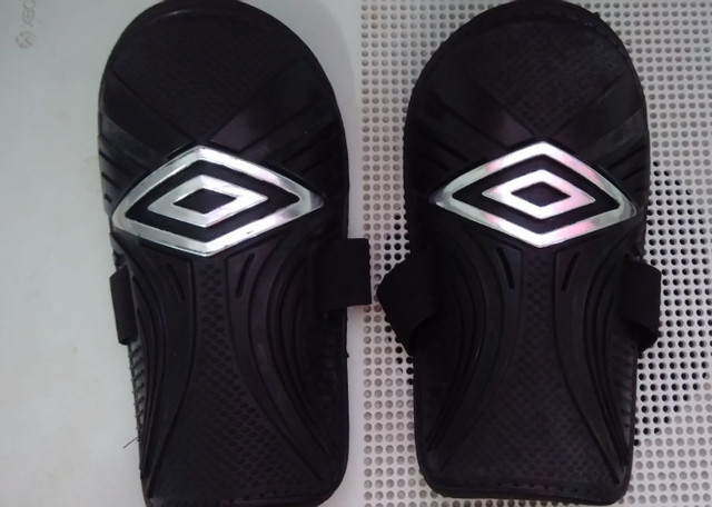 Caneleira Umbro e Dray