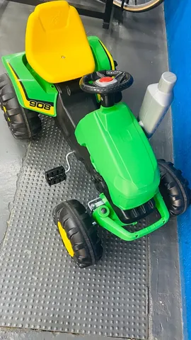 Trator Elétrico Infantil com Caçamba - John Deere - 12v - Peg-Pérego