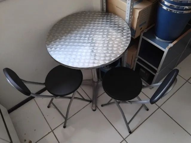 Mesa de Copa com 2 Cadeiras Muito Conservada!