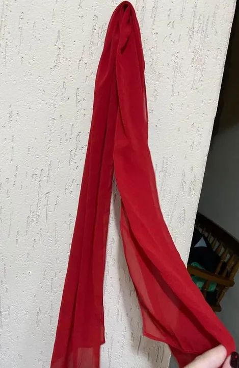 Vestido de festa vermelho com echarpe - Foto 2