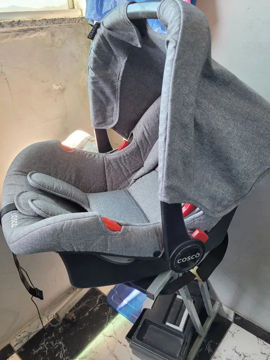 Carrinho para bebê com bebê conforto Cosco - Foto 4