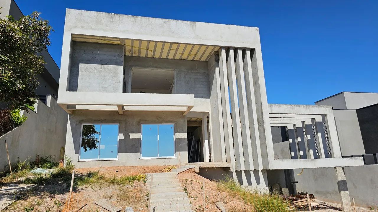 Casa Alto padrão no Urbanova, com elevador.