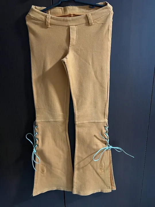 Calça flare em moleton da Lilica