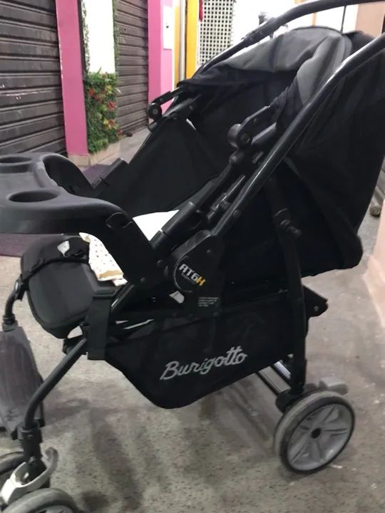 Carrinho de bebê Burigotto preto - Foto 2