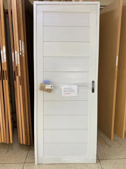 Porta interna PVC completa com fechadura e caixilho 