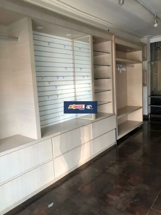 Salão com 60m² e 2 vagas de garagem para alugar no Jardim Maia - por R$ 5.000,00 - Foto 5