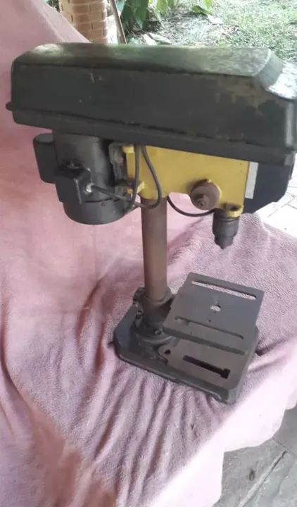 Furadeira De Bancada Ferrari 1/3cv Bivolt Mandril 13mm Usada - Foto 2