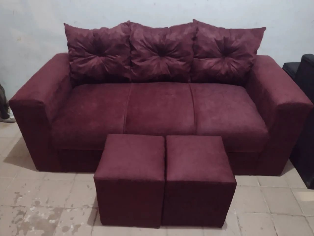 Sofá 3 lugares com um puf 520 - Foto 2