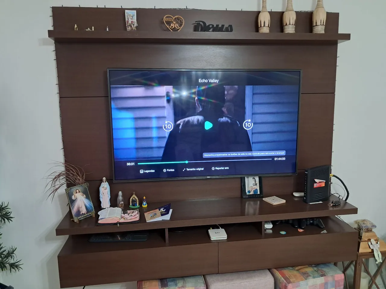Painel de TV Completo com Prateleiras e Gavetas